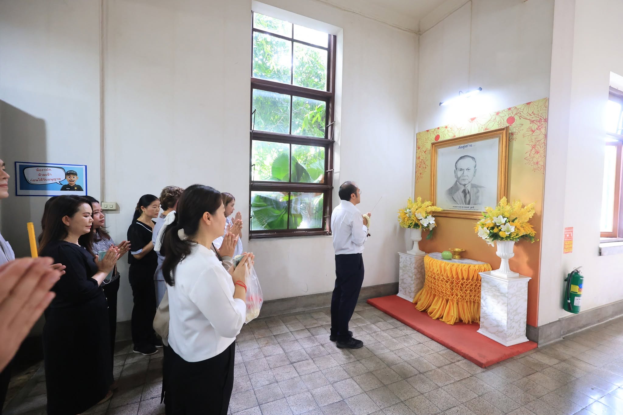 title - ผู้อำนวยการสำนักบริหารกลาง ส.ป.ก. สักการะสิ่งศักดิ์สิทธิ์ประจำ ส.ป.ก. เนื่องในโอกาสเข้ารับตำแหน่งใหม่ 